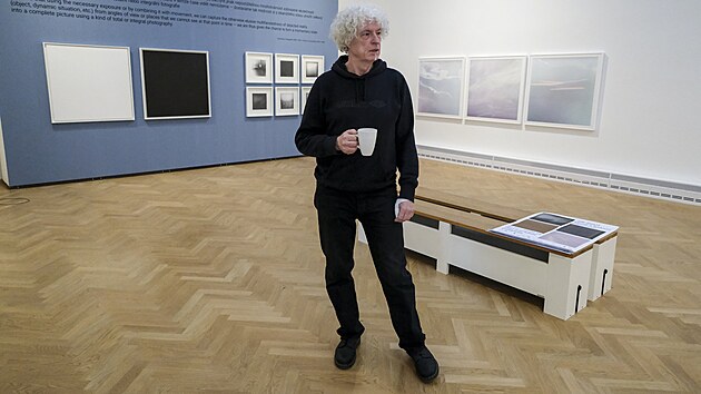 Jiří Šigut vystavoval svá díla na rozsáhlé výstavě s názvem Minulé a budoucí přítomnosti v Domě umění v Ostravě. (25. ledna 2025)