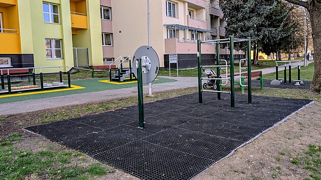 Seniorům začnou sloužit plácky s cvičebními prvky.