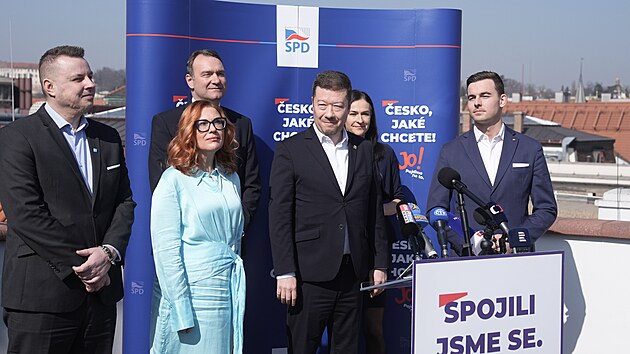 Politici SPD, Svobodných, Trikolory a PRO podepsali memorandum o spolupráci pro volby na podzim 2025.