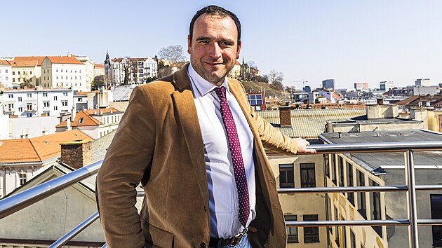 Václav Trojan je vedoucí Klinicko-farmakologické jednotky Mezinárodního centra klinického výzkumu Fakultní nemocnice u sv. Anny v Brně, kde vzniklo Cannabis Research Center, které se zaměřuje na komplexní výzkum léčebného konopí.