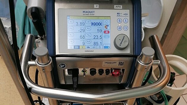 Technologie ECMO umí nahradit funkci srdce a plic. Díky ní ve Fakultní nemocnici u sv. Anny v Brně zachránili muže po téměř dvou hodinách bez srdeční činnosti.
