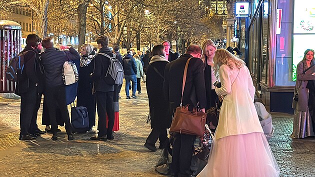 Zásah kvůli hlášené bombě před budovou Lucerny. (20. března 2025)