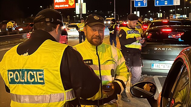 Policisté kontrolují řidiče na Barrandovském mostě. (21. března 2025)