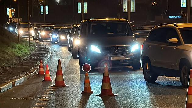 Policisté kontrolují řidiče na Barrandovském mostě. (21. března 2025)