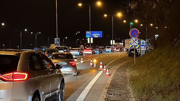 Policisté kontrolují řidiče na Barrandovském mostě. (21. března 2025)