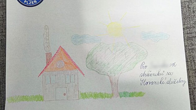 Školák namaloval strážníkům obrázek.