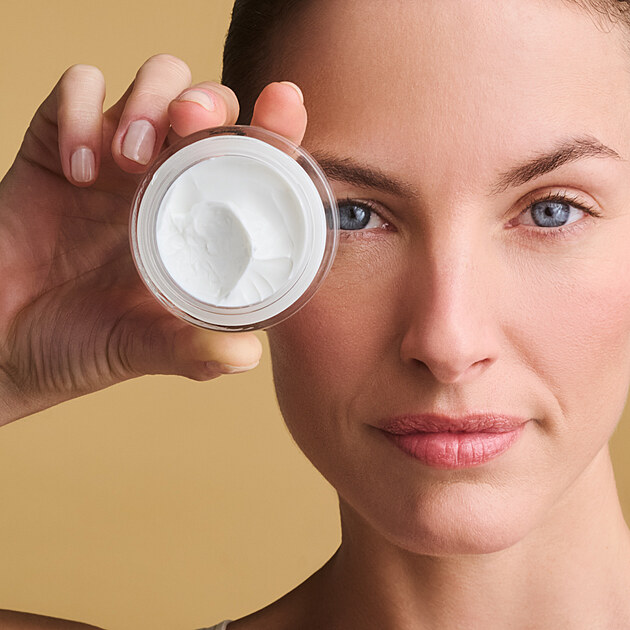 Značka Astrid přichází s novou pro-aging pleťovou řadou Astrid HYALURONIC GOLD.