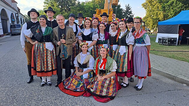 Soubor loni v červnu vítal vystoupením své vrstevníky na zahájení letní olympiády dětí v Českých Budějovicích.