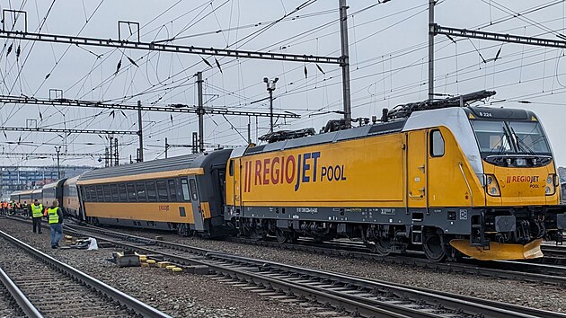 Vykolejení dvou vagónů soupravy RegioJet v prostoru ostravského Hlavního nádraží (2. dubna 2025)