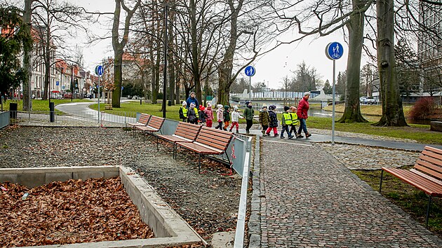 Park Dukelská zabírá plochu mezi ulicí Dukelská a řekou Malší.