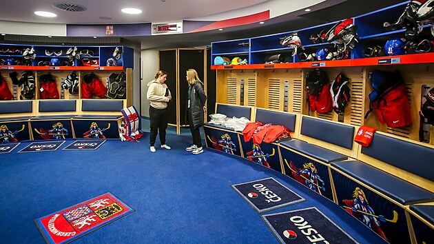 V Budvar aréně i jejím okolí je vše připraveno na začátek mistrovství světa žen v hokeji.