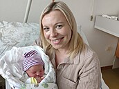 Maminka s chlapečkem Filípkem, kterému pomohla na svět policejní hlídka. (14.... Maminka s chlapečkem Filípkem, kterému pomohla na svět policejní hlídka. (14....