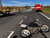Motorkář nepřežil střet s kamionem u Drhovle. Motorkář nepřežil střet s kamionem u Drhovle.