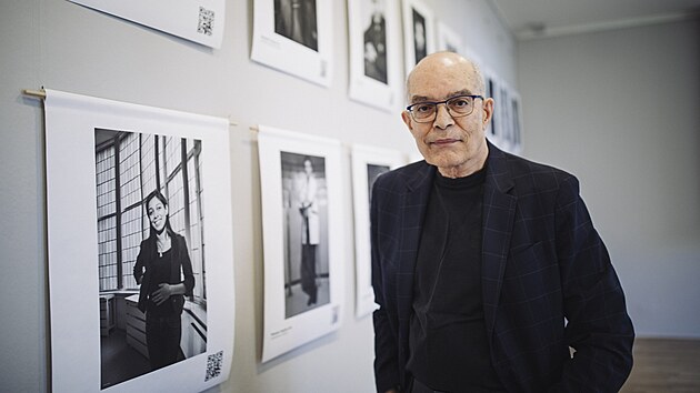 Nová výstava Roma Rising (Romské obrození) v brněnském Muzeu romské kultury představuje 60 černobílých portrétů významných Romů a Romek ze 13 evropských zemí a Kanady. Autorem snímků je americký portrétní fotograf Chad Evans Wyatt.