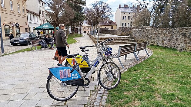Až do konce měsíce by podle dodatku smlouvy měla službu sdílených kol v Jihlavě provozovat dosavadní společnost Nextbike, kterou od května zřejmě nahradí firma Rekola.