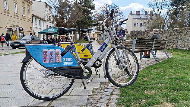 Až do konce měsíce by podle dodatku smlouvy měla službu sdílených kol v Jihlavě provozovat dosavadní společnost Nextbike, kterou od května zřejmě nahradí firma Rekola.