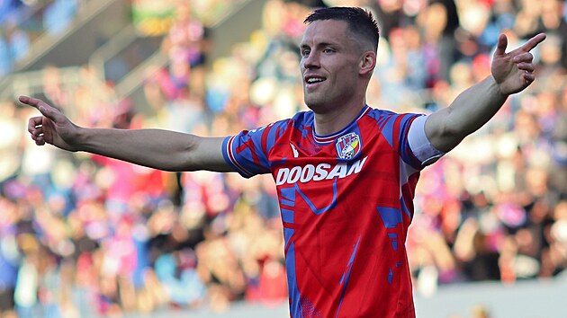 Plzeňský záložník Lukáš Kalvach se raduje ze svého gólu. Plzeňský záložník Lukáš Kalvach se raduje ze svého gólu.