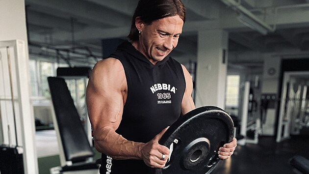 TRÉNINK. Bez posilovny si nelze tento sport představit. Tělocvična a k tomu... TRÉNINK. Bez posilovny si nelze tento sport představit. Tělocvična a k tomu...