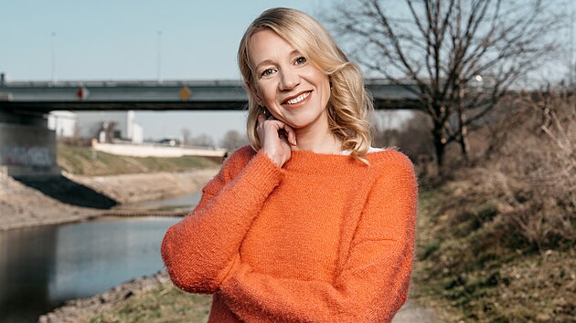 „Doporučuju zkoušet intimní scény ještě předtím, než se začnou točit,“ říká... „Doporučuju zkoušet intimní scény ještě předtím, než se začnou točit,“ říká...