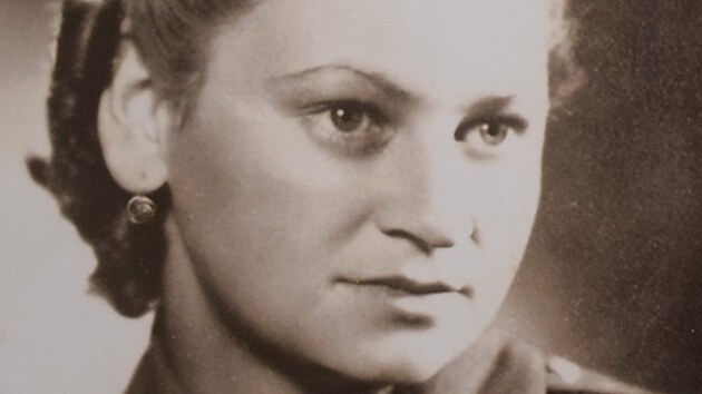 Božena Ivanová v roce 1945. Božena Ivanová v roce 1945.