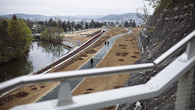 V Brně slavnostně otevřeli pěší trasu u velkého městského okruhu v Žabovřeské ulici, která vede od řeky Svratky do Pisárek a Wilsonova lesa. (15. dubna 2025)