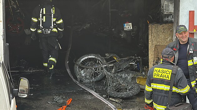 Požár dílny pod vestibulem nádraží Holešovice. (14. dubna 2025)