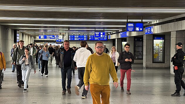 Požár dílny pod vestibulem nádraží Holešovice. (14. dubna 2025)