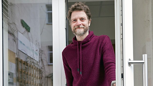 Psychoterapeut Marek Rubricius poskytuje služby v plzeňském Hospicu sv.... Psychoterapeut Marek Rubricius poskytuje služby v plzeňském Hospicu sv....