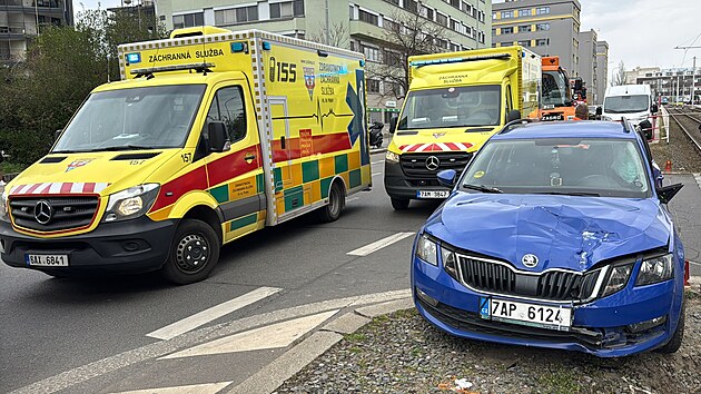 Nehoda osobního auta a tramvaje v Olšanské ulici v Praze. (13. dubna 2025)