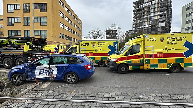 Nehoda osobního auta a tramvaje v Olšanské ulici v Praze. (13. dubna 2025)