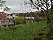 Dvoupatrové parkoviště se stáním pro 110 aut by se mělo vklínit mezi pravou... Dvoupatrové parkoviště se stáním pro 110 aut by se mělo vklínit mezi pravou...