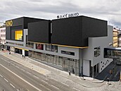 Obchodní centrum Zlaté jablko na náměstí Míru ve Zlíně se pustilo do... Obchodní centrum Zlaté jablko na náměstí Míru ve Zlíně se pustilo do...
