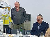 V budově policie knihu představili autoři Václav Hýsek (vlevo) a Pavel... V budově policie knihu představili autoři Václav Hýsek (vlevo) a Pavel...