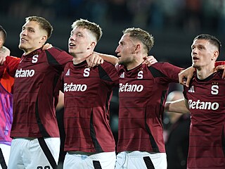 Sparťanští fotbalisté se radují z výhry v semifinále Mol Cupu nad Plzní Sparťanští fotbalisté se radují z výhry v semifinále Mol Cupu nad Plzní