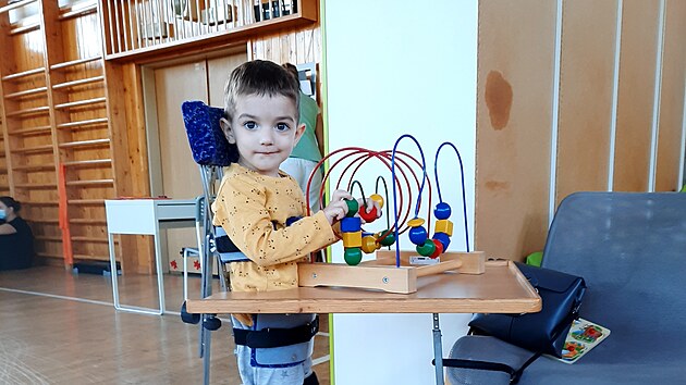 Honzík na vertikalizátoru.