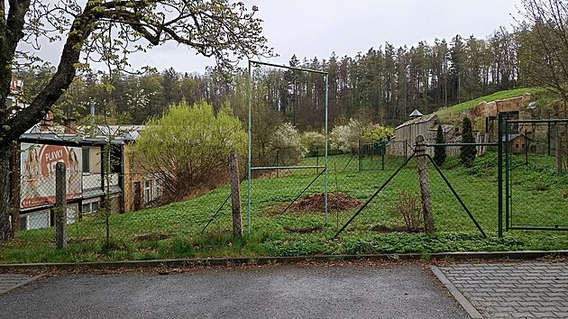 Dvoupatrové parkoviště se stáním pro 110 aut by se mělo vklínit mezi pravou stranu Modety a enviromentální centrum PodpoVRCH jihlavské zoologické zahrady.