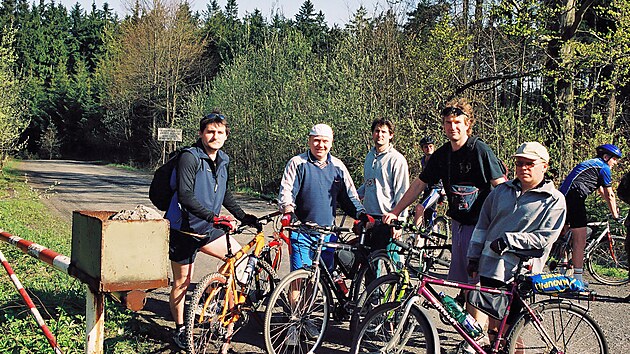 Start Bílý kámen 2002 na parkovišti U Zeleného kříže