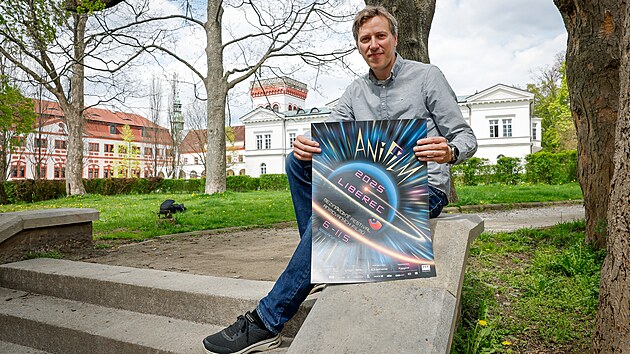 Ředitel festivalu Anifilm Tomáš Rychecký před libereckým zámkem, který je... Ředitel festivalu Anifilm Tomáš Rychecký před libereckým zámkem, který je...