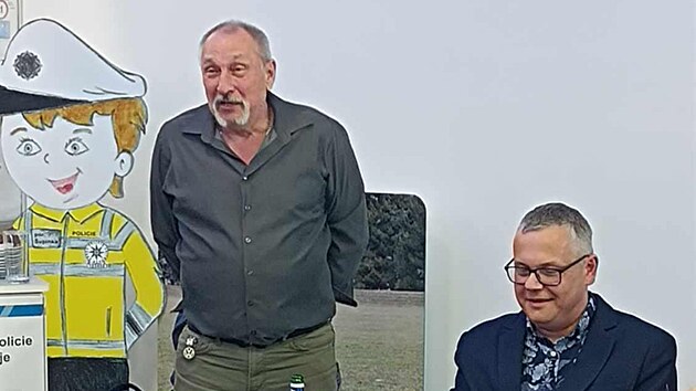 V budově policie knihu představili autoři Václav Hýsek (vlevo) a Pavel Pechoušek.