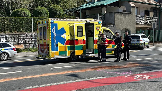 V Jeremenkově ulici se střetl strážník městské policie jedoucí na motorce s osobním vozidlem. (20. dubna 2025)