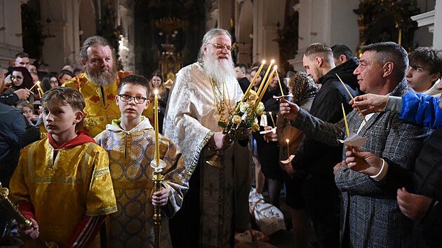 Tři tisíce věřících, převážně Ukrajinců, se v noci ze soboty na neděli zúčastnilo v jihlavském chrámu sv. Ignáce pravoslavné velikonoční bohoslužby. (20. dubna 2025)