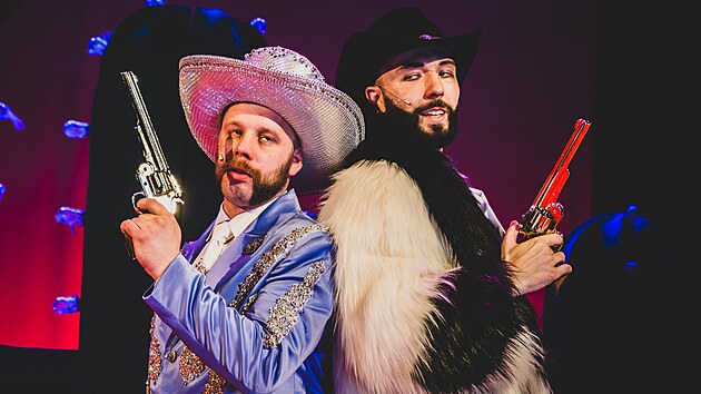 Horácké divadlo v Jihlavě představí hru Limonádový Joe. Podoba, kterou nabídne, se ale více než ke kultovnímu filmu upíná k původní divadelní verzi z roku 1956 se specifickým jazykem i méně známými písněmi.