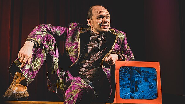 Horácké divadlo v Jihlavě představí hru Limonádový Joe. Podoba, kterou nabídne, se ale více než ke kultovnímu filmu upíná k původní divadelní verzi z roku 1956 se specifickým jazykem i méně známými písněmi.