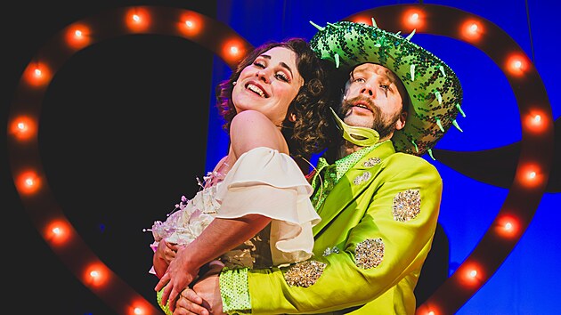 Horácké divadlo v Jihlavě představí hru Limonádový Joe. Podoba, kterou nabídne, se ale více než ke kultovnímu filmu upíná k původní divadelní verzi z roku 1956 se specifickým jazykem i méně známými písněmi.