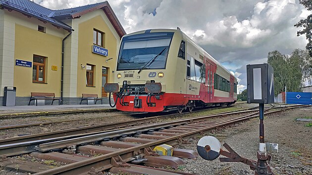 Stadler RS-1 Regiospider Českých drah ve stanici Velvary Stadler RS-1 Regiospider Českých drah ve stanici Velvary