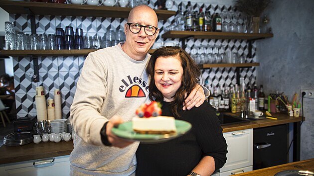 Interiér brněnské kavárny Cukrové nebe. Vlastní ji Iva Spasiuková s Jaroslavem Schimmerem. (květen 2025)