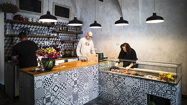 Brněnská kavárna Cukrové nebe. Vlastní ji Iva Spasiuková s Jaroslavem Schimmerem. (květen 2025)