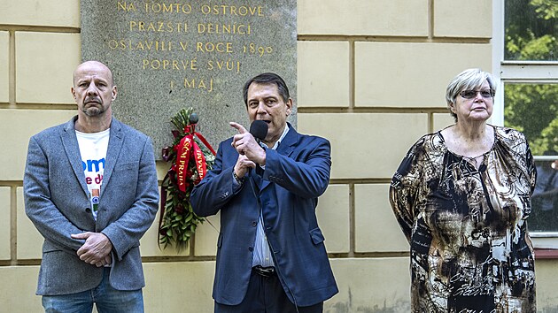 Po komunistech přišel na Střelecký ostrov expremiér Jiří Paroubek s Janou Volfovou z ČSSD. (1. května 2025)