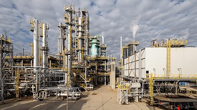 Slovnaft zpracovává různé druhy ropy od roku 2016, již v roce 2023 byl přibližně každý čtvrtý litr motorového paliva v rafinérii vyroben z jiné než ruské ropy.