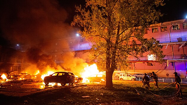 Následky útoku ruského dronu v Kyjevě (4. května 2025)